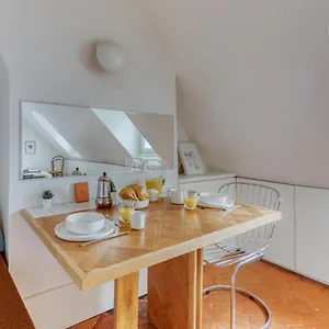 https://studio-cocoon-with-view-in-the-heart-of09.fr-paris.fr